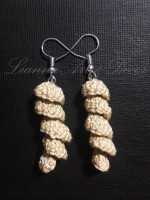 Horgolt fülbevaló, spirál, bézs